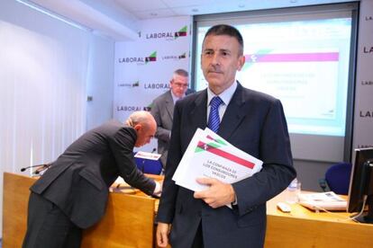 El director de Estudios de Laboral Kutxa, Joseba Madariaga, antes de presentar el estudio sobre la confianza de los consumidores vascos.