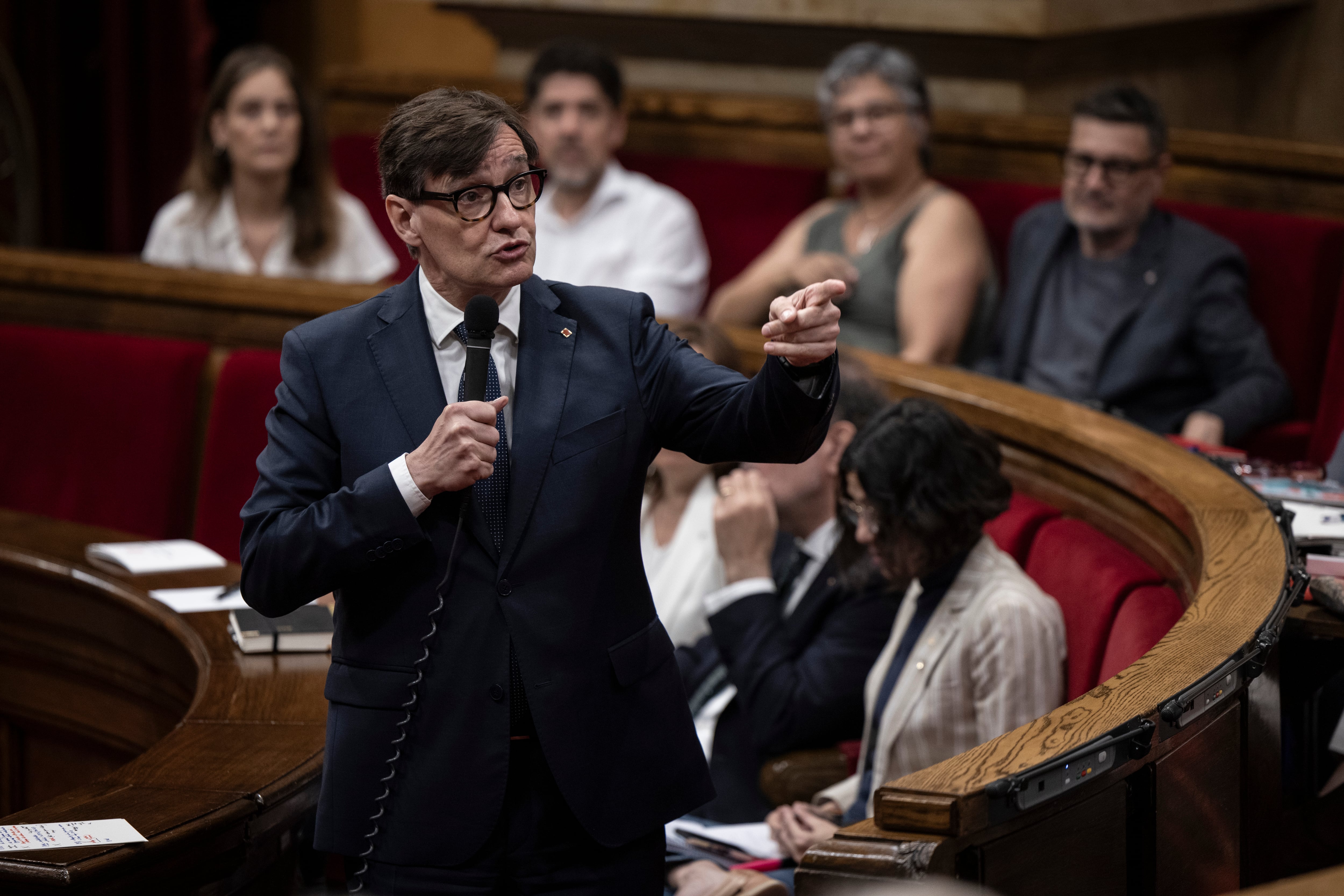 Salvador Illa reivindica la buena marcha de la economía para esquivar el desgaste de Rodalies y educación: "El país va bien"