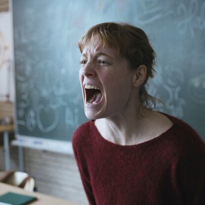 Leonie Benesch como Carla Nowak en un fotograma de la película 'Sala de profesores' (dir. Ilker Çatak, 2023).