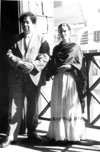 Una imagen de la llegada de Diego Rivera y Frida Kahlo a San Francisco en 1930.