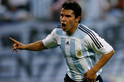 Saviola celebra su gol ante la selección de Costa de Marfil