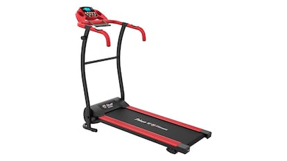 Cinta de correr en casa sobre fondo blanco.