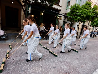 Coreografía sorbe la dana en Castellón, 'Tempesta dels passos al crit del poble'.