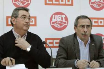 Los secretarios de Acción Sindical de UGT, Toni Ferrer (i), y de CCOO, Ramón Górriz. EFE/Archivo