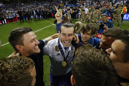 Gareth Bale celebra la victoria del Real Madrid en Cardiff.