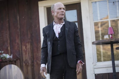 Ed Harris como 'El hombre de negro' en la segunda temporada de Westworld'.