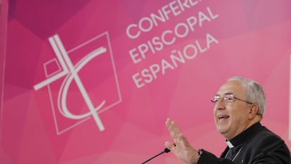 El secretario general de la Conferencia Episcopal, César García Magán, en una rueda de prensa en mayo en la sede del órgano de coordinación de los obispos.
