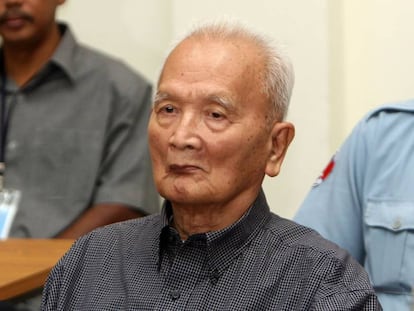 Nuon Chea en 2008, ante el tribunal que juzgó los crímenes de los jemeres rojos. 