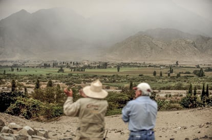 Una vista del valle que rodea a la Ciudad Sagrada de Caral. La capital estaba en un alto, en la zona seca, pero cerca a zonas cultivables y el bosque ribereño, útiles hasta hoy.