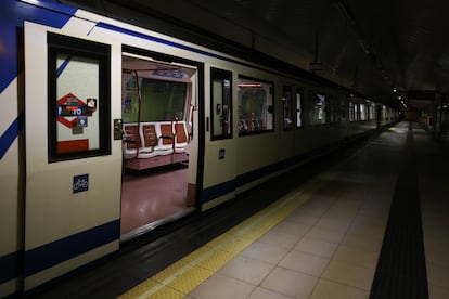 La estación de Metro de Suanzes durante el apagón.