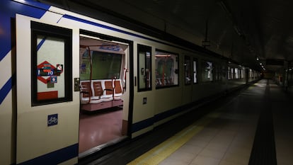 La estación de Metro de Suanzes durante el apagón.
