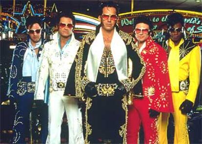 Kevin Costner, en el centro, en <i>Los reyes del crimen</i>.