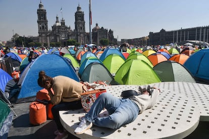 El campamento instalado como protesta ante la iniciativa de ley del ISSSTE, descartada recientemente por parte del Gobierno Federal, este miércoles. 