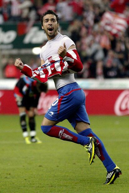 De las Cuevas celebra su gol.