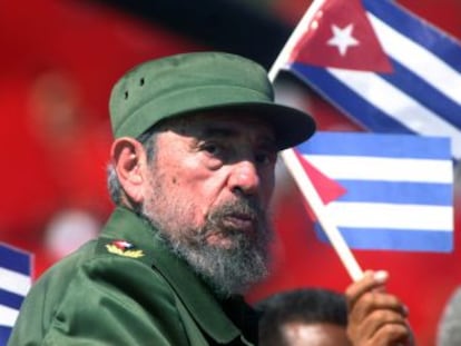 Raúl Castro anuncia pela televisão o falecimento do seu irmão, aos 90 anos, líder histórico da Revolução Cubana