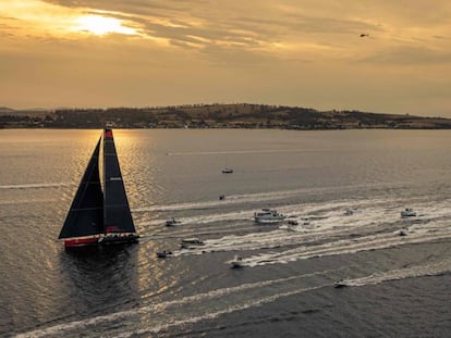 El supermaxi 'Comanche' ganador de la 75º edición de la Rolex Sydney Hobar a su llegada a la meta.