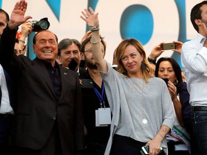 La líder de Hermanos de Italia, Giorgia Meloni, un acto conjunto con Silvio Berlusconi y Matteo Salvini el 19 de octubre.