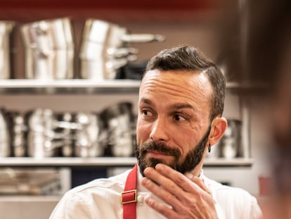 El cocinero gallego Iván Domínguez en su restaurante Xeito 19′20′', en Madrid.