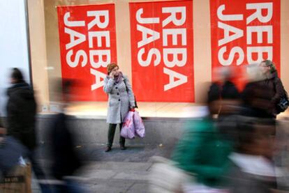 Cada comunidad regula el periodo de sus rebajas; Madrid y Murcia las han adelantado.