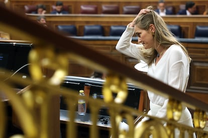 La vicepresidenta tercera y ministra para la Transición Ecológica y el Reto Demográfico, Sara Aagesen, tras intervenir en el Pleno del Congreso celebrado este martes.