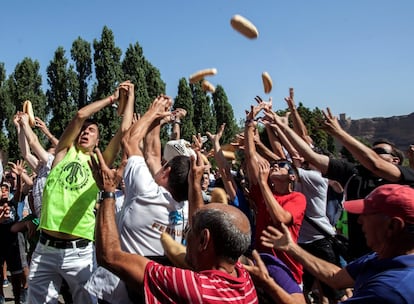 Casi 540 años después, la romería de Quel conmemora el milagro que libró a lalocalidad de la peste con un maná de 2.500 panes y unas 3.000 raciones de queso