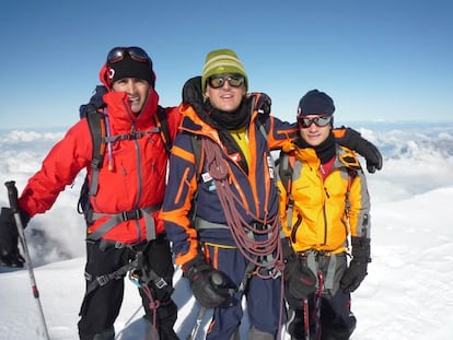 Dani Pedrosa, Héctor Barberá y Marc Coma han alcanzado la cima del Mont Blanc, la montaña más alta de Europa Occidental (situada en los Alpes franceses). Los pilotos participan en el programa de televisión <i>Desafío Extremo</i>, que emite Cuatro y que conduce el deportista Jesús Calleja.