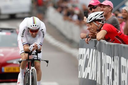 El ciclista holandés Tom Dumoulin del equipo Sunweb corre durante la 1ª etapa del Giro de Italia, , el 4 de mayo de 2018, en Jerusalén.