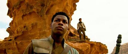 John Boyega y Oscar Isaac, en la película.