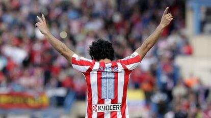 Arda Turan celebra su primer gol, segundo de su equipo el Espanyol 