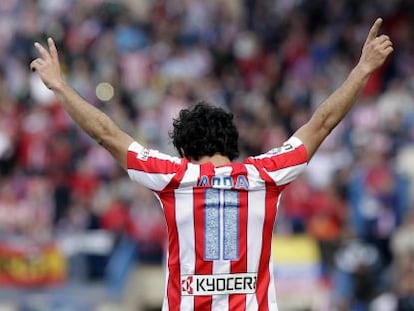 Arda Turan celebra su primer gol, segundo de su equipo el Espanyol 