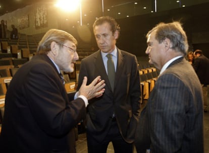 Lissavetzky, Valdano y Movilla, ayer en un acto en Madrid.