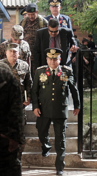 El general jefe de las Fuerzas Armadas hondureñas, Romeo Vásquez, a su llegada a la Corte Suprema.