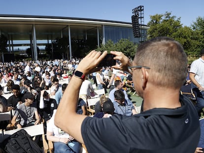 Asistentes a la conferencia de desarrolladores de Apple en Cupertino este lunes.