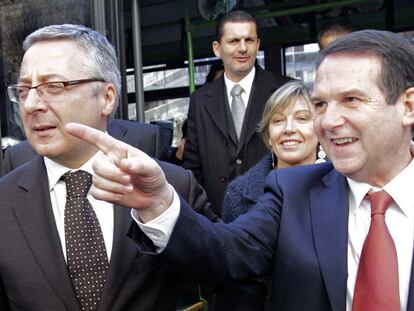 El ministro de Fomento, José Blanco junto al alcalde de Vigo, Abel Caballero
