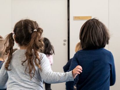 Alumnos de infantil, primaria y secundaria, en el un colegio público de Valencia.