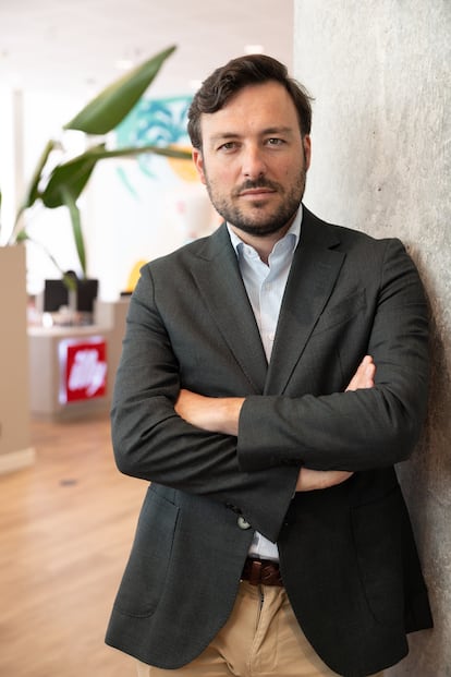 Pietro Chevallard releva a Javier Valle en el puesto de director general de Illycaffè España. Cuenta con más de 15 años de experiencia en el sector de alimentación y bebidas, especialmente en productos gourmet. Antes de incorporarse a Illy, trabajó en Barry Callebaut, donde ocupó cargos como director de ventas gourmet para Iberia, director regional de cuentas clave para Europa del sur y director general de Iberia.