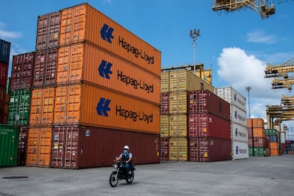 Un trabajador en el puerto de Buenaventura en Buenaventura, Colombia, en 2022.