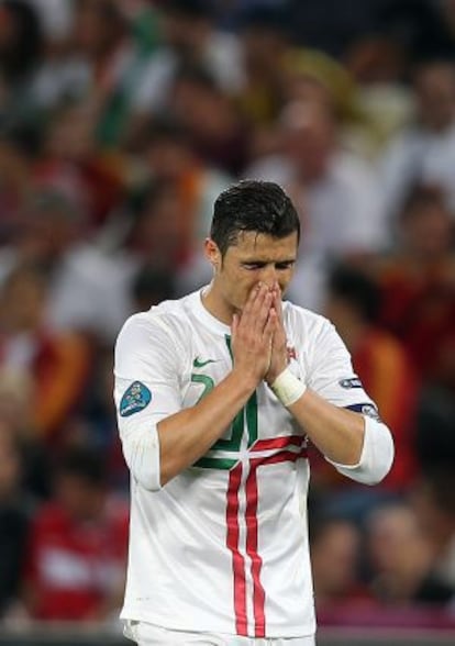 Cristiano se lamenta tras caer ante España.