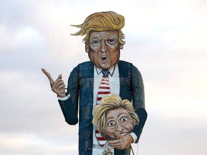 Una estatua de Trump con la cabeza de Hillary Clinton en Edenbridge.