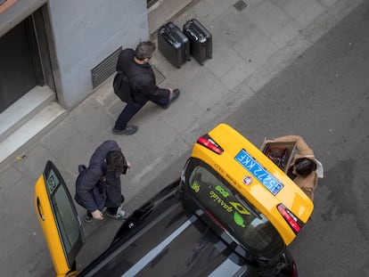 Un taxi en Barcelona al principio del estado de alarma.