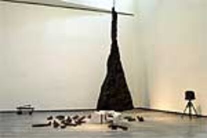 &#39;Rayo iluminando un venado&#39; (1958-1985), obra de Joseph Beuys, en el Museo Guggenheim de Bilbao.