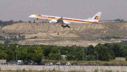 El Iberia 2801 aterriza en el aeropuerto de Barajas con los jugadores de la selección española tras ganar la Copa del Mundo.