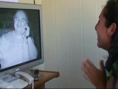 Una videoconferencia devuelve la sonrisa a los mineros atrapados en Chile