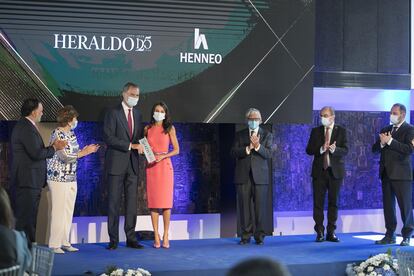 Los Reyes de España, Felipe VI y la reina Letizia, presiden la entrega de los premios de 'Heraldo de Aragón'.