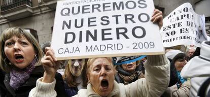 Protesta de ciudadanos perjudicados por las participaciones preferentes en Madrid.