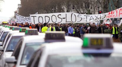 Manifestación de taxistas para pedir la jornada de 16 horas laborales "de verdad".