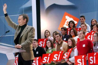 El secretario general del PSOE, José Luis Rodríguez Zapatero, en el mitin celebrado hoy en Albacete.