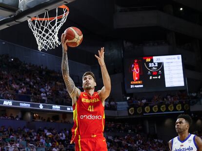 Juancho Hernangómez durante el amistoso entre España y Venezuela, partido de preparación para el Mundial de Indonesia, Filipinas y Japón, en el Wizink Center este viernes.