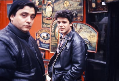 Alejandro Sanz en Londres durante la grabación de su disco "Si tú me miras", con su descubridor y productor Miguel Angel Arenas, 'Capi' en 1993.