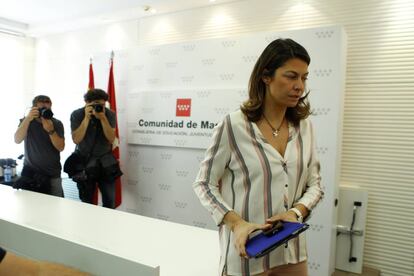 Luc&iacute;a Figar, tras la rueda de prensa de junio de 2015 en la que anunci&oacute; su dimisi&oacute;n como consejera de Educaci&oacute;n.